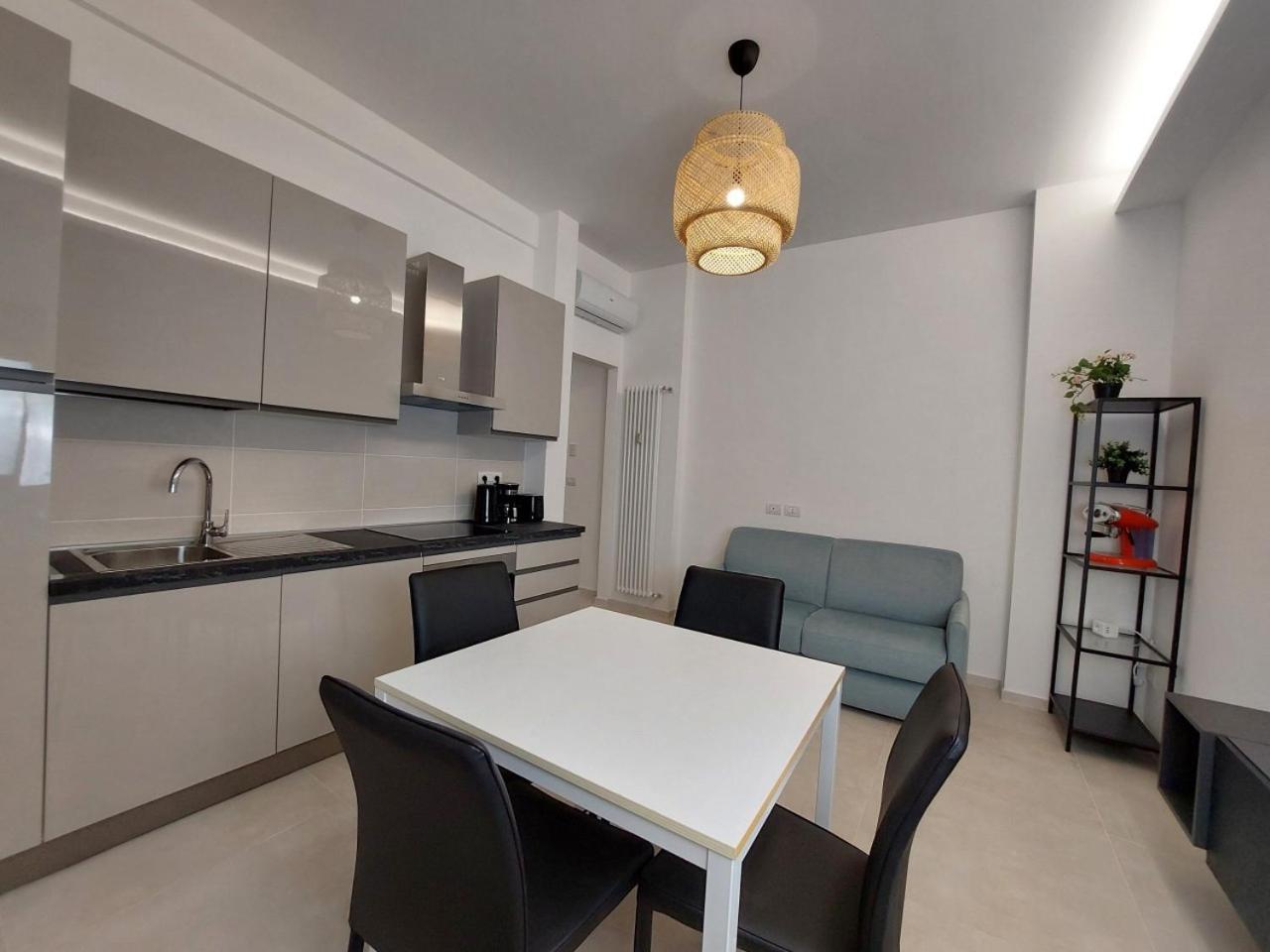 Waterfront Park Apartment *